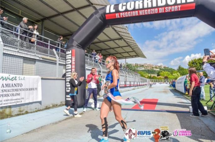 Angela Mattevi dei Top Runners castelli Romani ha conquistato il 1° posto femminile al Trofeo Sant’Ambrogio - Credit foto: FotoForgo - Trofeo Sant’Ambrogio