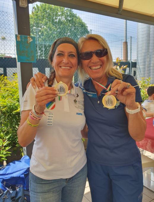 Emanuela Moauro con una collega