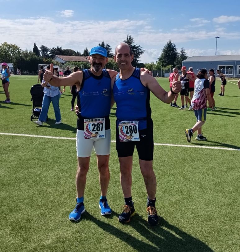 Atleti in gara al Trofeo Sant’Ambrogio 2025 a Ferentino con i Top Runners Castelli Romani durante una corsa podistica su strada