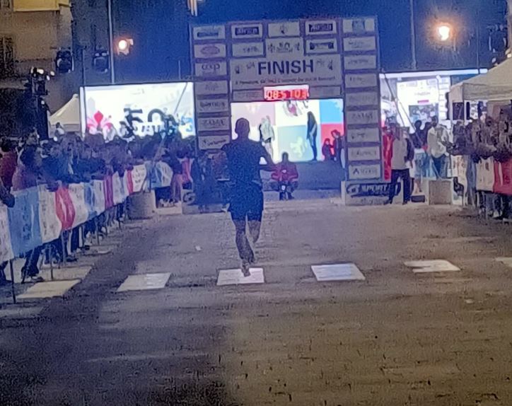 L'arrivo di Luca D'Ortona alla 100 Km del Passatore