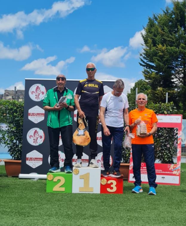 Premiazione Atleti in gara al Trofeo Sant’Ambrogio 2025 a Ferentino con i Top Runners Castelli Romani durante una corsa podistica su strada