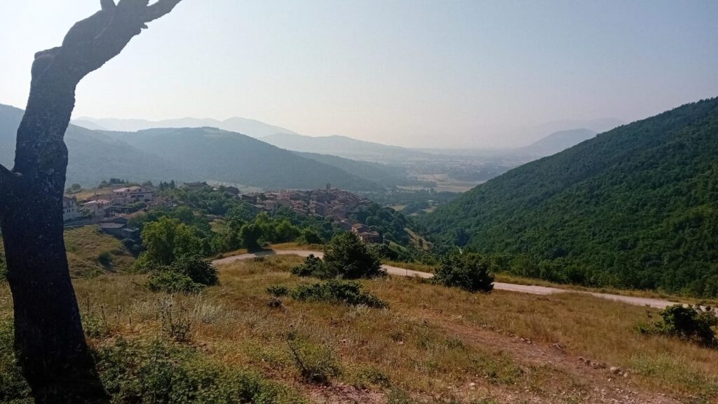 Panorama mozzafiato de 'Il Cammino dei Briganti'