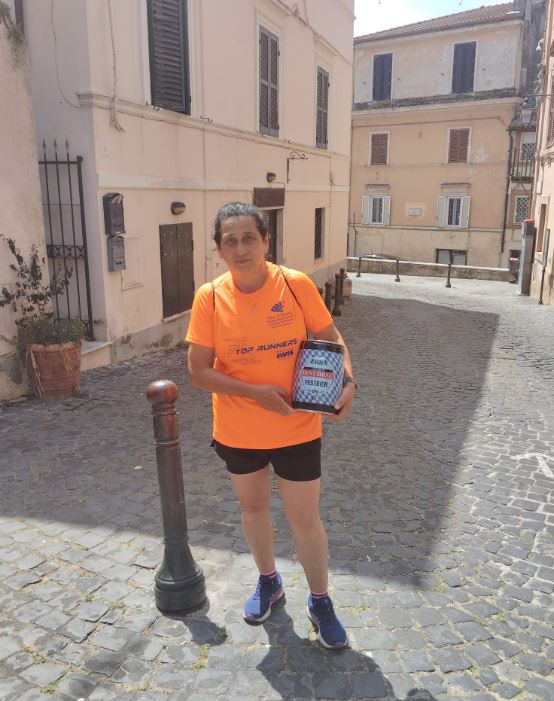 Il premio di Antonella Cugini dei Top Runners Castelli Romani alla Palestrina Archeologica 2025