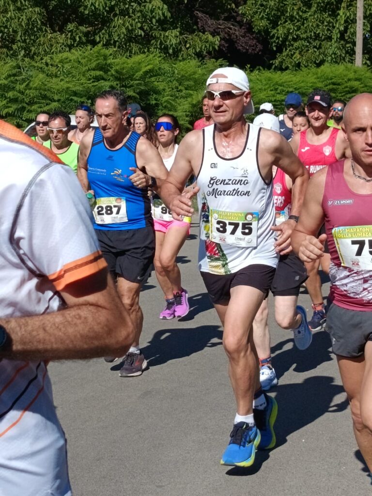 Marco Muscedere in corsa durante la Maratonina della Lumaca 2025 di Valmontone
