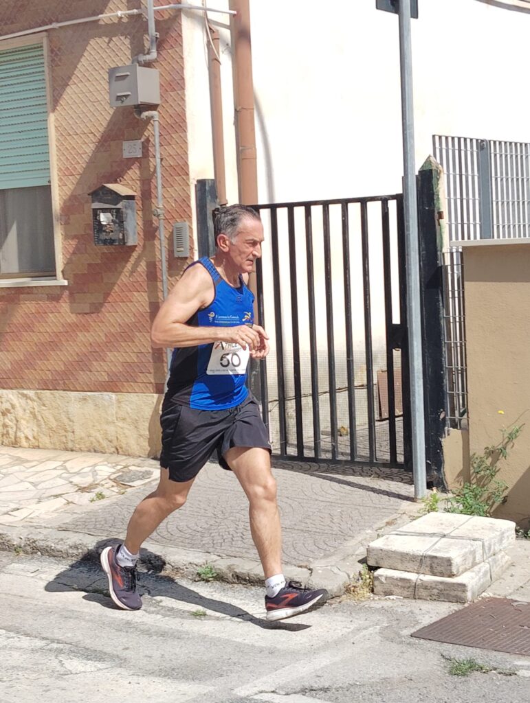 Marco Muscedere durante la competizione podistica 'Attraverso i Cantoni' di Cisterna di Latina
