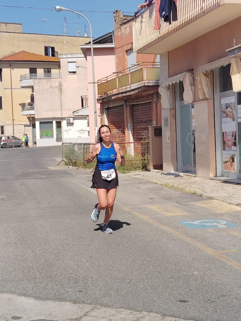 Maria Vittoria De Santis durante la competizione podistica 'Attraverso i Cantoni' di Cisterna di Latina