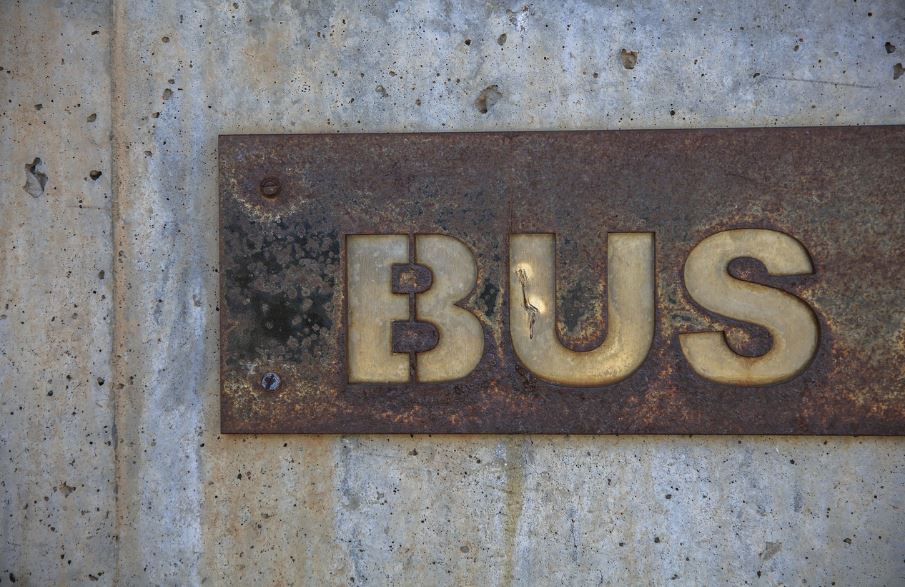 Autobus fermi al capolinea durante uno sciopero a Roma
