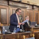 Ascanio Cascella, sindaco di Velletri, durante l'intervento in Consiglio comunale sulle dimissioni in Giunta